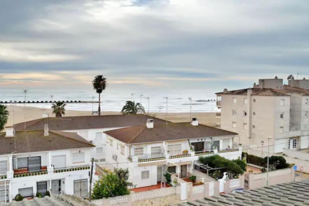 קוניט Nice Beachside 2-Bd Apt Near Barcelona מראה חיצוני תמונה