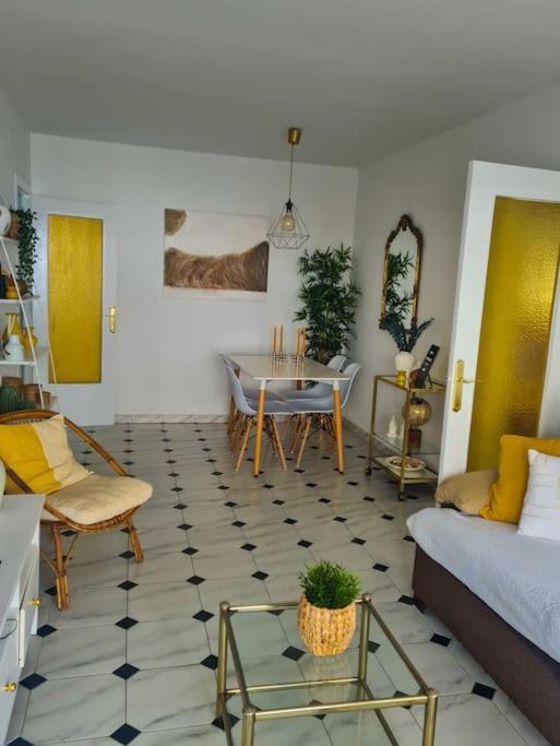 קוניט Nice Beachside 2-Bd Apt Near Barcelona מראה חיצוני תמונה